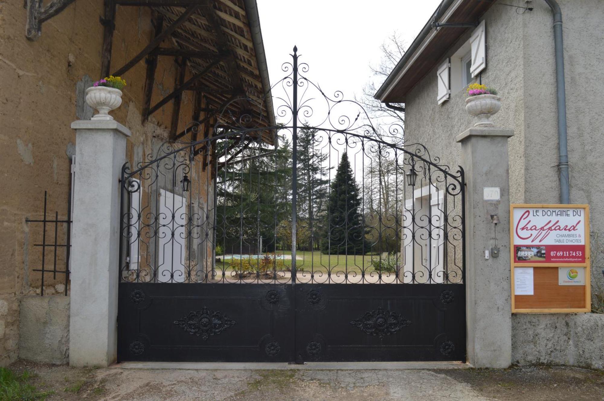 Le Domaine Du Chaffard Bed & Breakfast Les Avenieres Luaran gambar